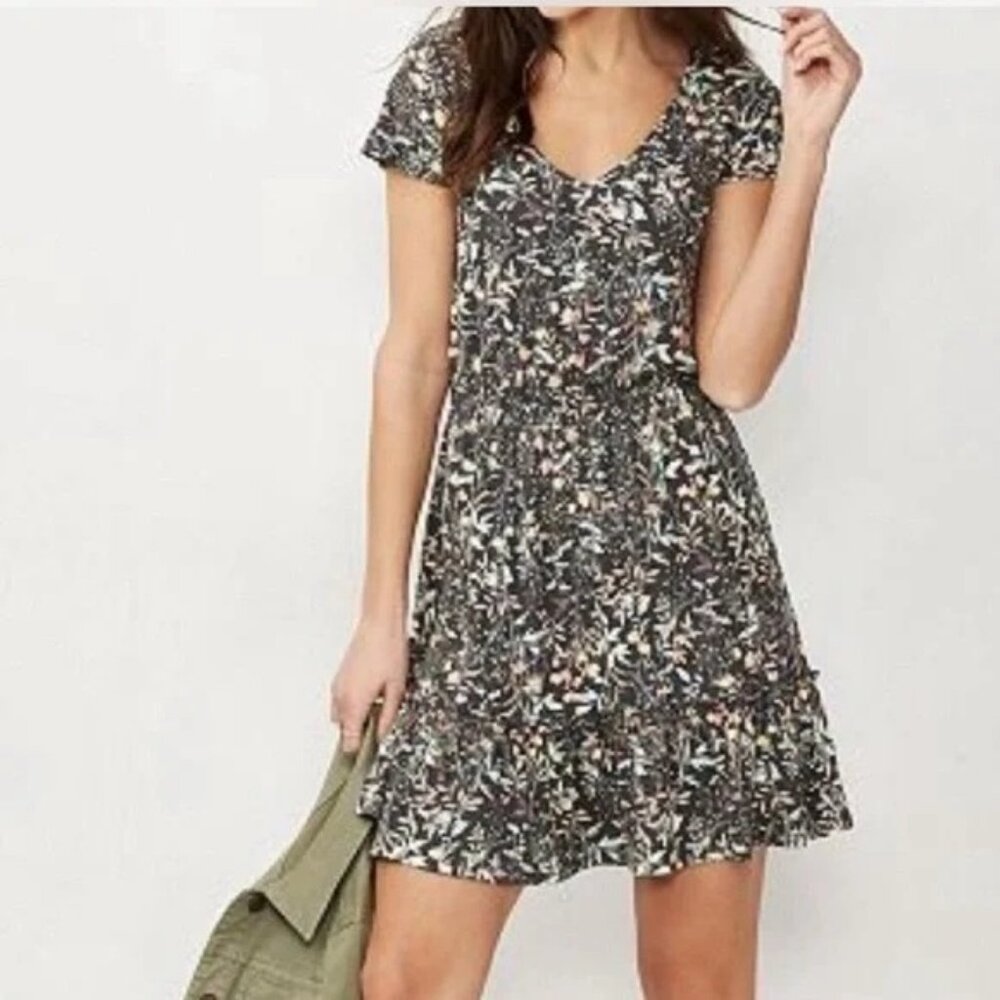 LC Lauren Conrad Boho Dress Size Large Floral Short Sleeve VNeck Ruffle Bohemian